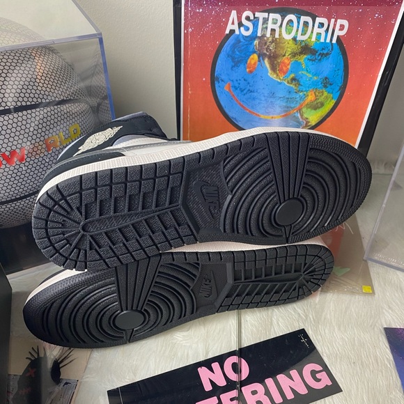 🆕 - Air Jordan 1 Mid SE Black/Grey - Size: M 10.5 - Picture 9 of 11